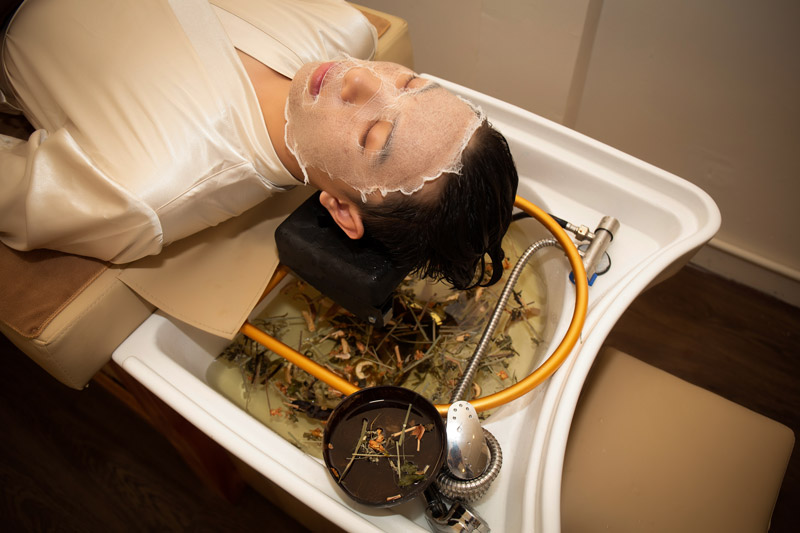 Gội đầu dưỡng sinh là gì? Lợi ích đối với sức khỏe và làn da 4 Quy trinh goi dau duong sinh